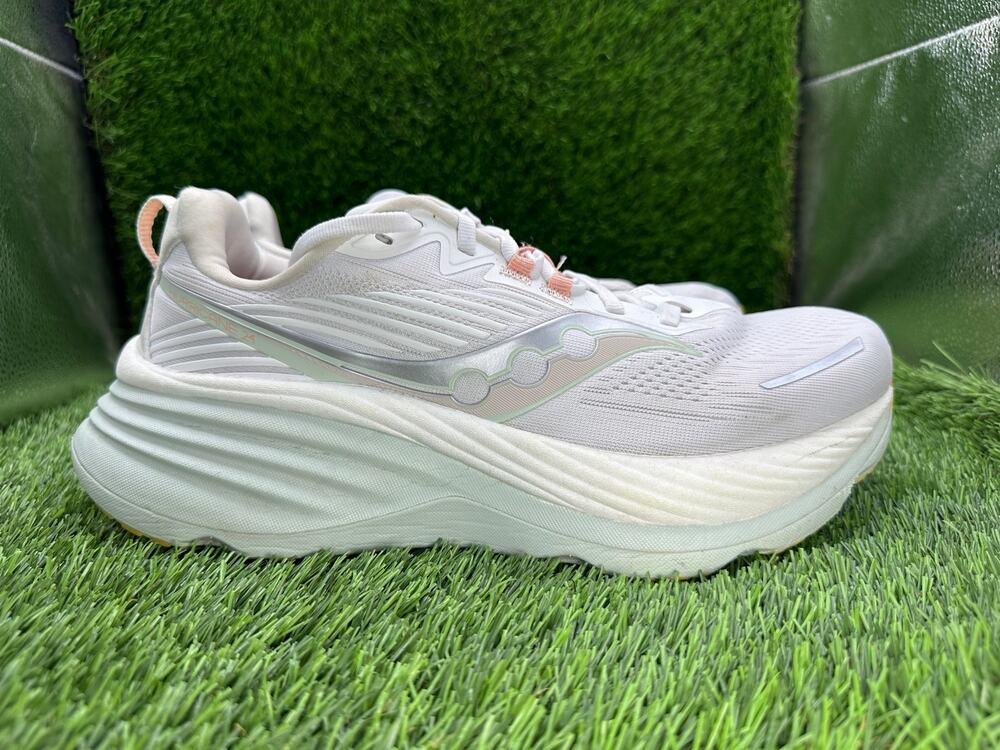 Saucony Hurricane 24 S10933-246 Athletic Sneaker Women's 10 White Mesh Training
